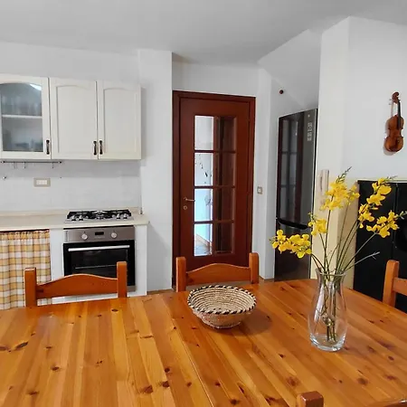La Rondinara Apartment *